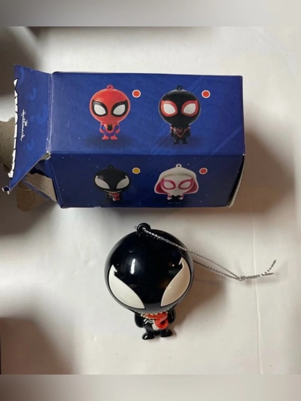 TEN/ Hallmark Marvel Spiderman Series 4 Mystery Shatterproof Christmas Ornament